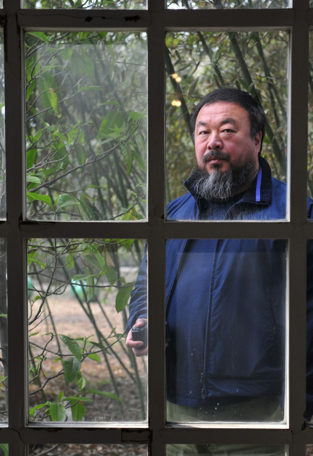 Kitajski dacarji kritičnemu umetniku naložili 1,7 milijona evrov kazni